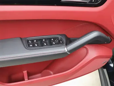 Porsche Cayenne Hybrid 2023, 11000 км, за 72070.26 USD - фото 12