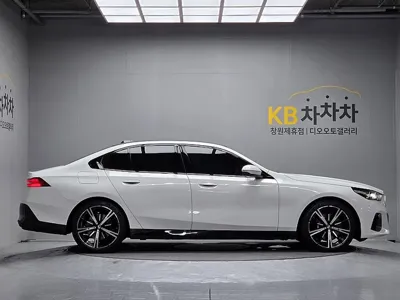 BMW 5-Series 2026, 4578 км, за 60912.08 USD - фото 7