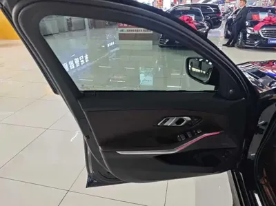 BMW 3 Series 2023, 55000 км, за 26927.08 USD