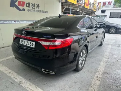Hyundai Grandeur 2015, 196853 км, за 3429.76 USD