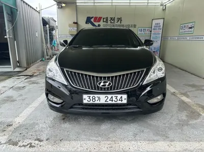 Hyundai Grandeur 2015, 196853 км, за 3429.76 USD