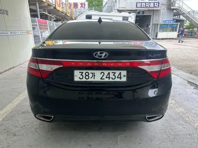 Hyundai Grandeur 2015, 196853 км, за 3429.76 USD
