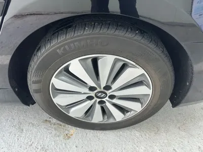Hyundai Grandeur 2015, 196853 км, за 3429.76 USD