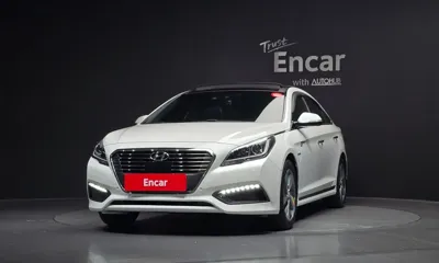 Hyundai Sonata 2016, 143952 км, за 8970.94 USD