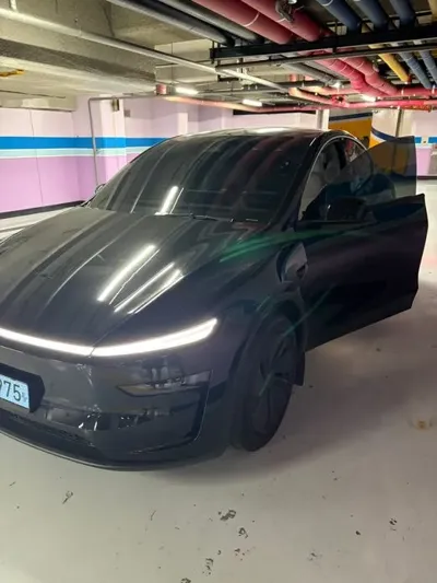 Tesla Model Y 2025, 8900 км, за 44279.46 USD