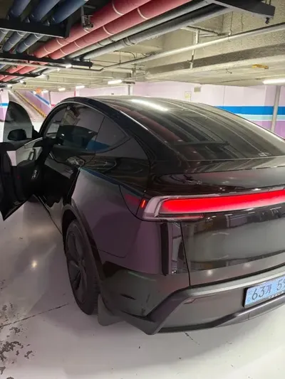 Tesla Model Y 2025, 8900 км, за 44279.46 USD