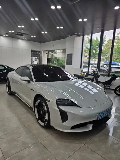 Porsche Taycan · 2021 год