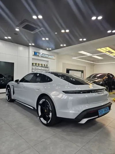 Porsche Taycan 2021, 66161 км, за 73907.63 USD