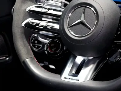 Mercedes-Benz C-Class AMG 2025, 5000 км, за 69057.68 USD - фото 12