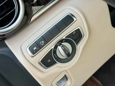 Mercedes-Benz V-Class 2020, 140000 км, за 24052.14 USD - фото 10