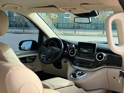 Mercedes-Benz V-Class 2020, 140000 км, за 24052.14 USD - фото 21