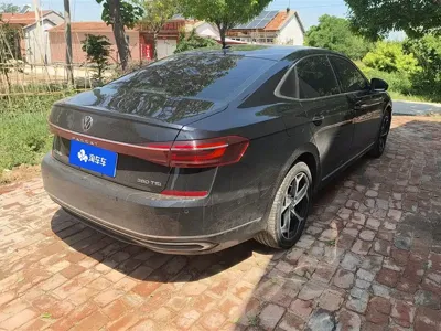 Volkswagen Passat 2025, 20600 км, за 19367.9 USD