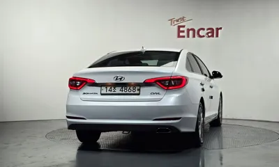 Hyundai Sonata 2015, 87995 км, за 6742.47 USD