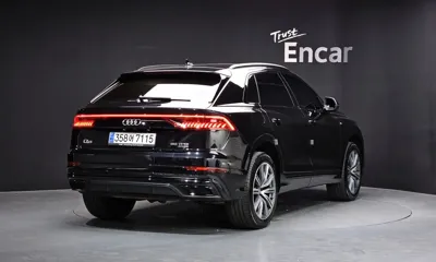 Audi Q8 2021, 175668 км, за 29592.79 USD