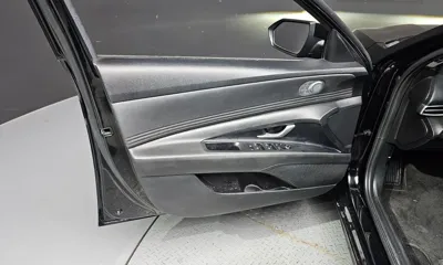 Hyundai Avante 2023, 62992 км, за 11356.18 USD - фото 24