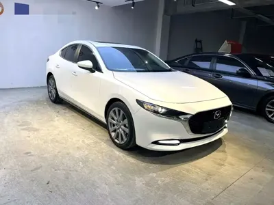 Mazda 3 Axela 2026, 6000 км, за 12492.4 USD