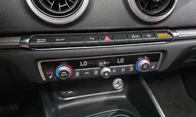 Audi A3 2018, 50149 км, за 8782.21 USD - фото 16