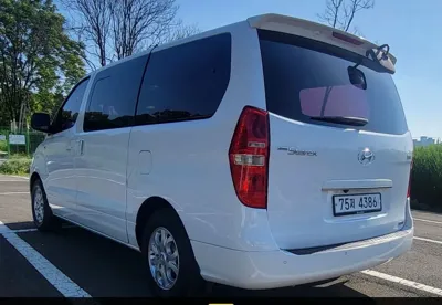 Hyundai Starex 2014, 180000 км, за 6110.64 USD