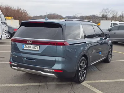 Kia Canival 2023, 52834 км, за 18136.9 USD