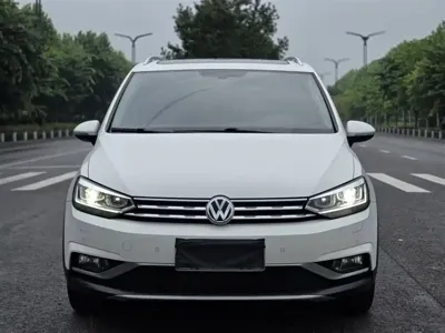 Volkswagen Touran 2019, 77000 км, за 10299.63 USD