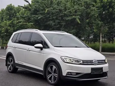 Volkswagen Touran 2019, 77000 км, за 10299.63 USD