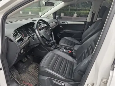 Volkswagen Touran 2019, 77000 км, за 10299.63 USD