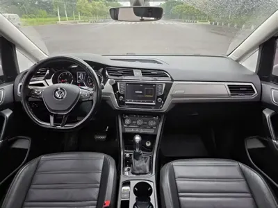 Volkswagen Touran 2019, 77000 км, за 10299.63 USD
