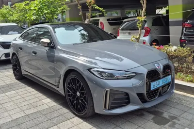 BMW i4 · 2023 год