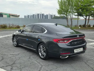 Hyundai Grandeur 2018, 203229 км, за 6039.12 USD