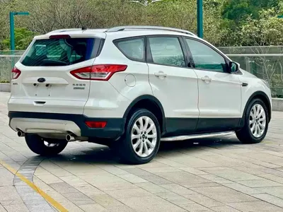 Ford Kuga 2014, 110000 км, за 2770.04 USD