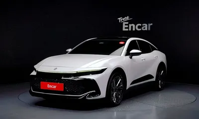 Toyota Crown · 2023 год