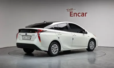 Toyota Prius 2017, 165742 км, за 7542.34 USD