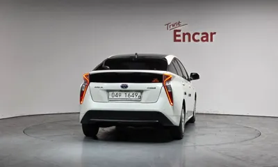 Toyota Prius 2017, 165742 км, за 7542.34 USD