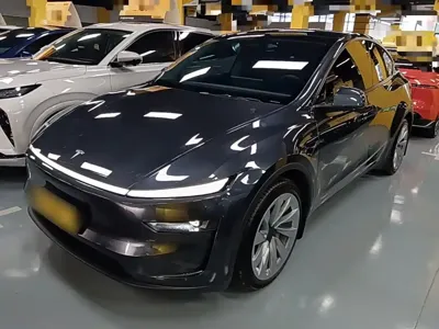 Tesla Model Y 2025, 10700 км, за 39206.46 USD