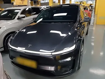 Tesla Model Y 2025, 10700 км, за 39206.46 USD