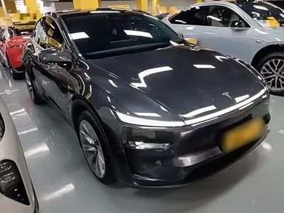 Tesla Model Y 2025, 10700 км, за 39206.46 USD