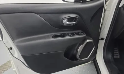 Jeep Renegade 2018, 47656 км, за 10233.69 USD - фото 24