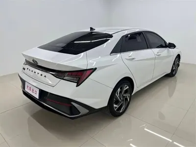 Hyundai Elantra 2023, 21000 км, за 15567.68 USD