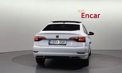 Volkswagen Jetta 2021, 52518 км, за 20282.12 USD