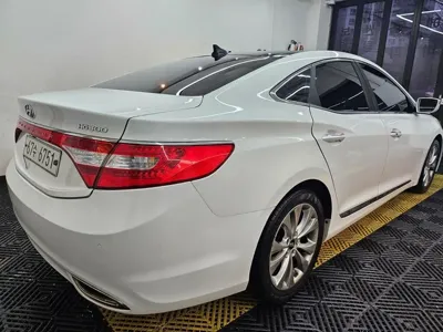 Hyundai Grandeur 2012, 123037 км, за 2247.49 USD