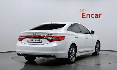 Hyundai Grandeur 2015, 113910 км, за 4532.32 USD
