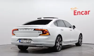 Volvo S90 2023, 31808 км, за 27419.88 USD