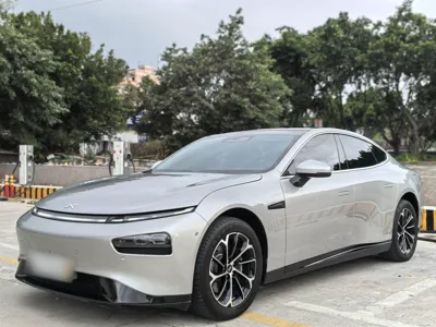 Xpeng P7 · 2023 год