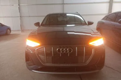 Audi e-tron 2021, 106300 км, за 24971 USD