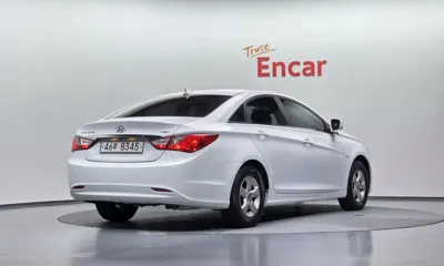 Hyundai Sonata 2012, 127747 км, за 2290.93 USD