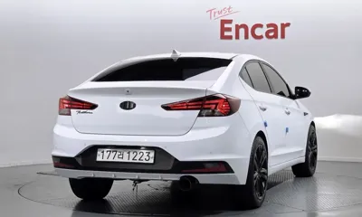 Hyundai Avante 2020, 70366 км, за 7862.57 USD
