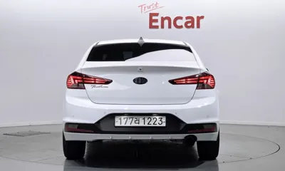Hyundai Avante 2020, 70366 км, за 7862.57 USD
