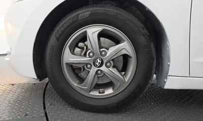Hyundai Avante 2017, 107322 км, за 5435.84 USD