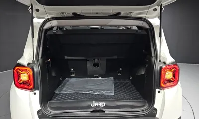 Jeep Renegade 2023, 4777 км, за 18688.54 USD - фото 20