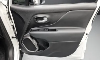 Jeep Renegade 2023, 4777 км, за 18688.54 USD - фото 24
